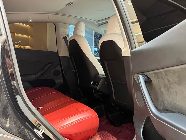 Фото 8 - Tesla Model Y