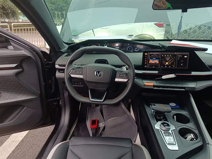 Фото 11 - Changan UNI-V