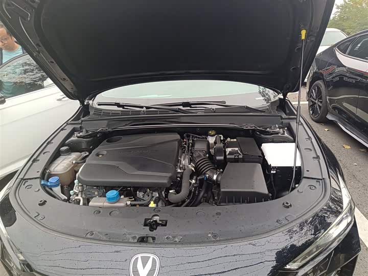 Фото 20 - Changan UNI-V