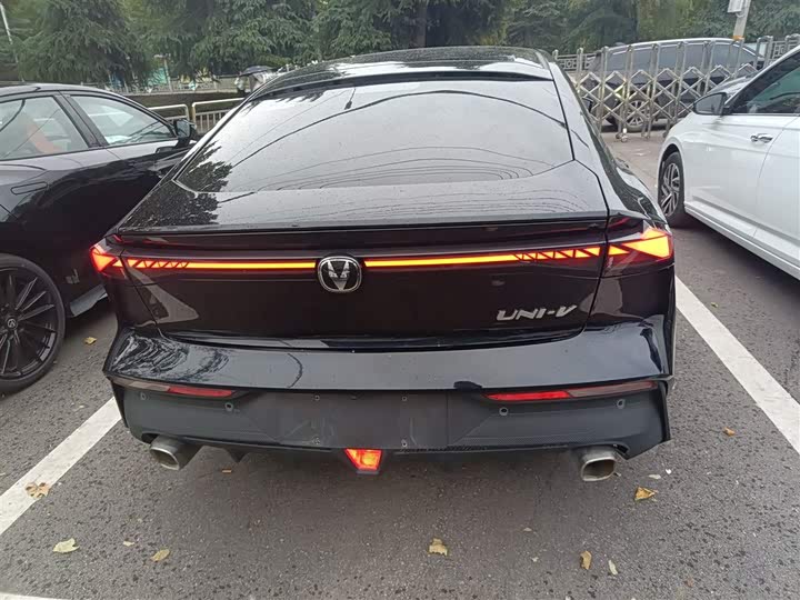 Фото 6 - Changan UNI-V