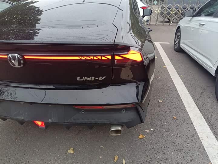 Фото 8 - Changan UNI-V