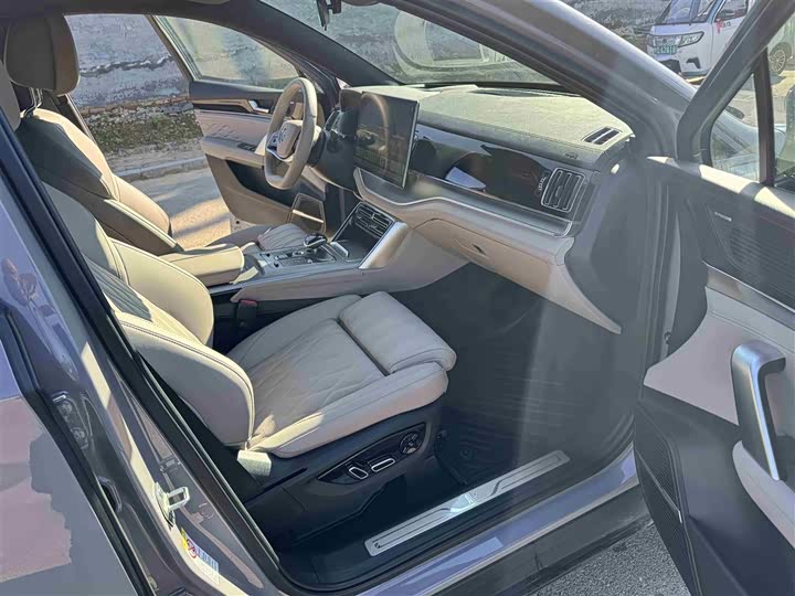 Фото 12 - BYD Tang Hybrid/EV