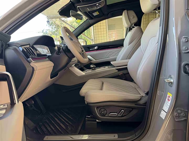 Фото 19 - BYD Tang Hybrid/EV