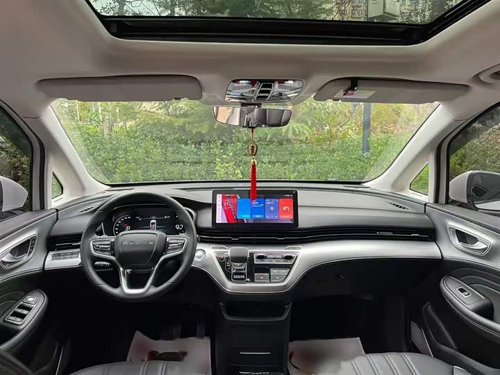 Фото 8 - Roewe iMax 8