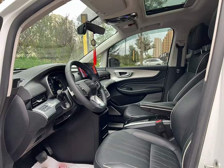 Фото 9 - Roewe iMax 8