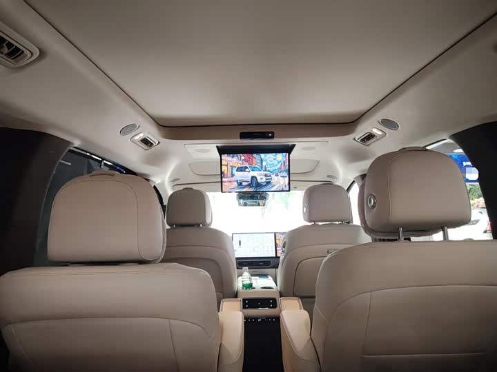 Фото 18 - LiXiang Mega