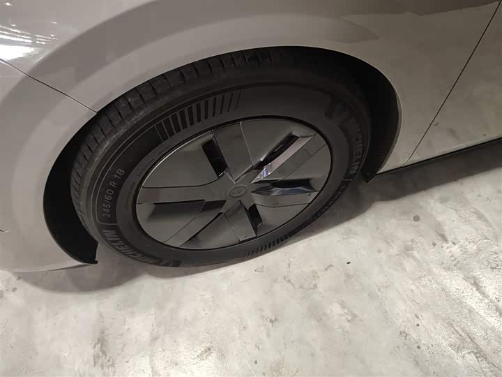 Фото 23 - LiXiang Mega