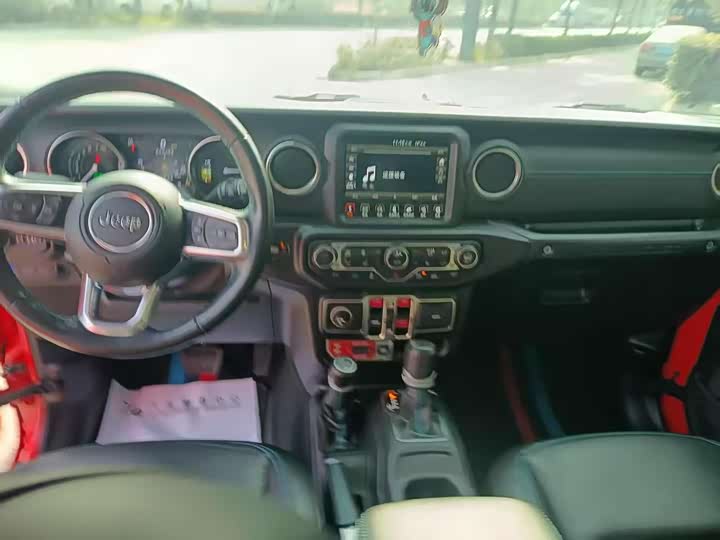 Фото 10 - Jeep Wrangler Hybrid