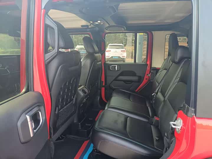 Фото 11 - Jeep Wrangler Hybrid