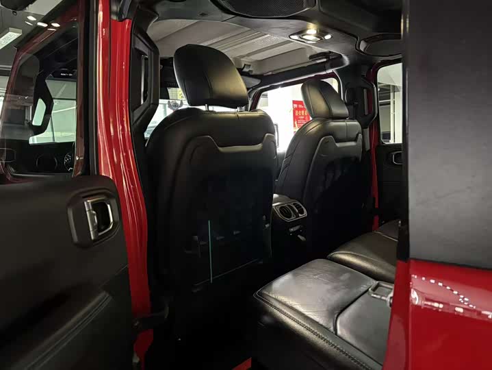 Фото 12 - Jeep Wrangler Hybrid