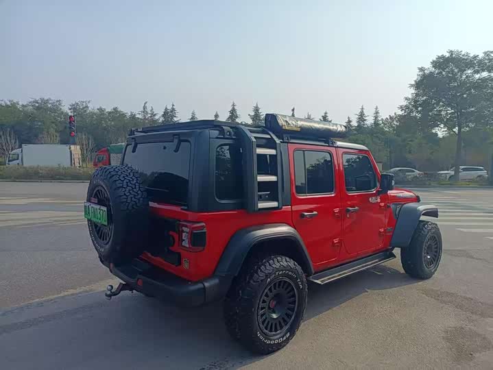 Фото 14 - Jeep Wrangler Hybrid