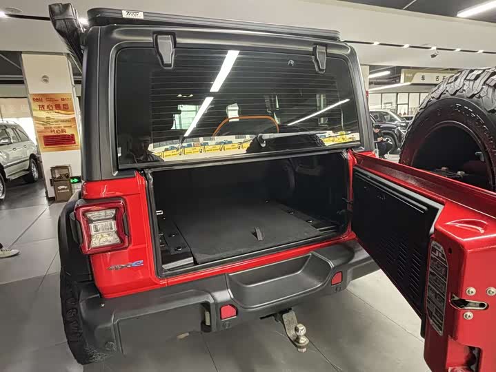 Фото 7 - Jeep Wrangler Hybrid