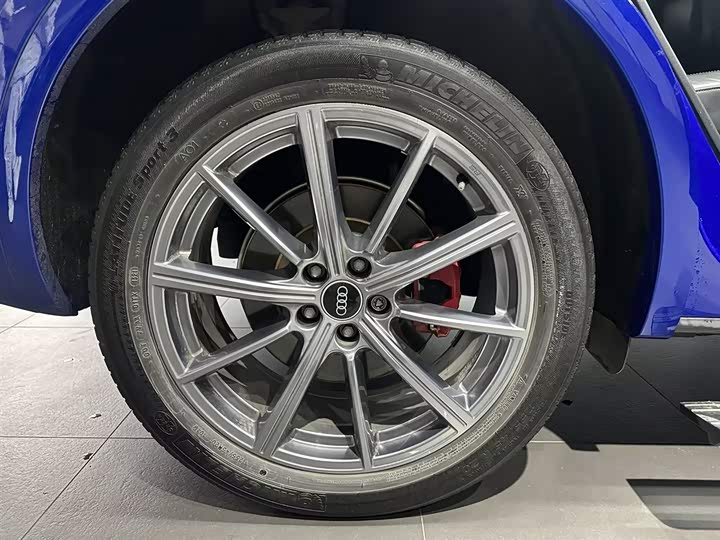 Фото 10 - Audi Q5L