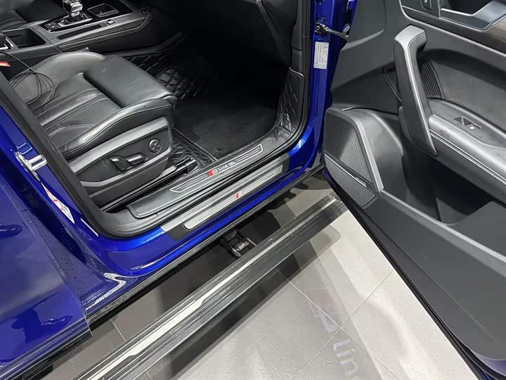 Фото 11 - Audi Q5L