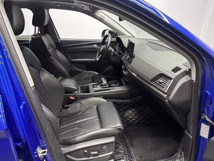 Фото 15 - Audi Q5L