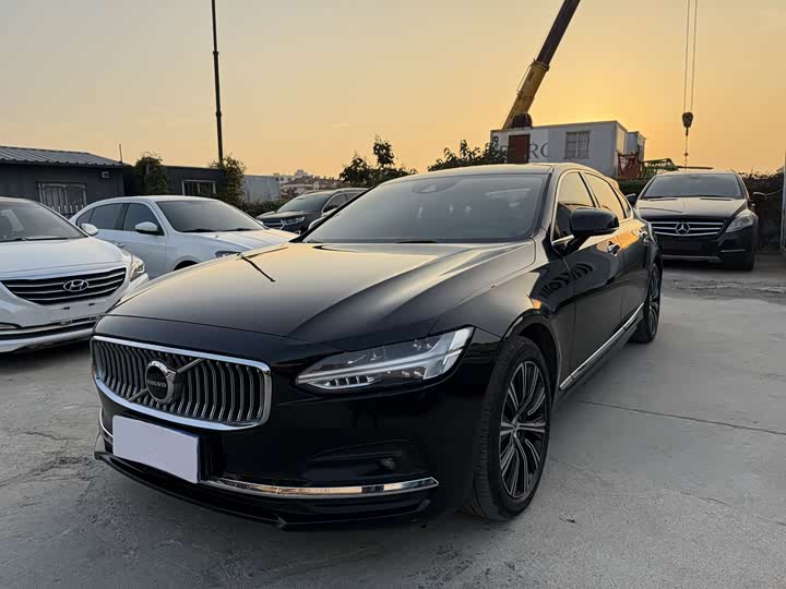 Фото 1 - Volvo S90