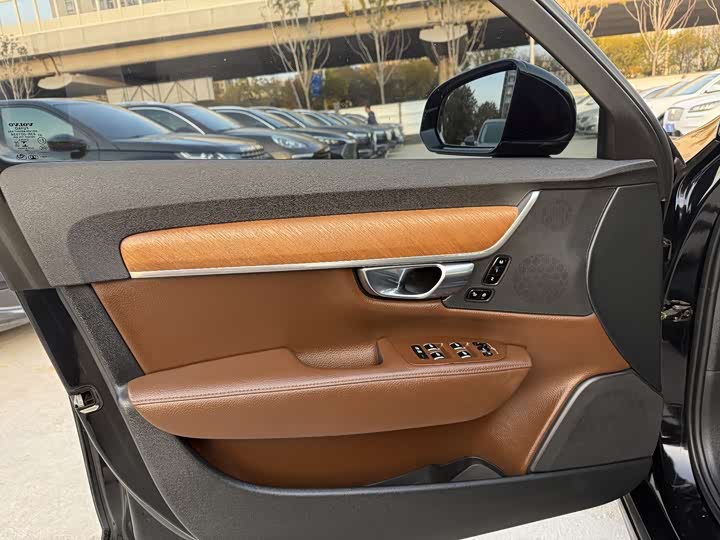 Фото 3 - Volvo S90