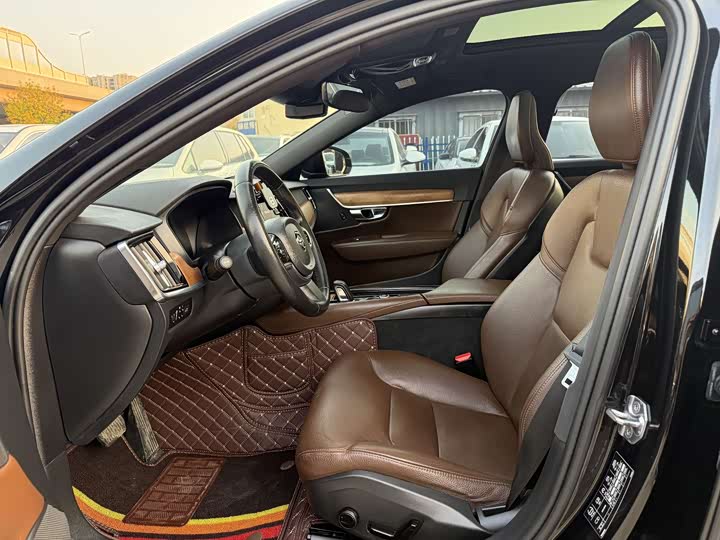 Фото 4 - Volvo S90