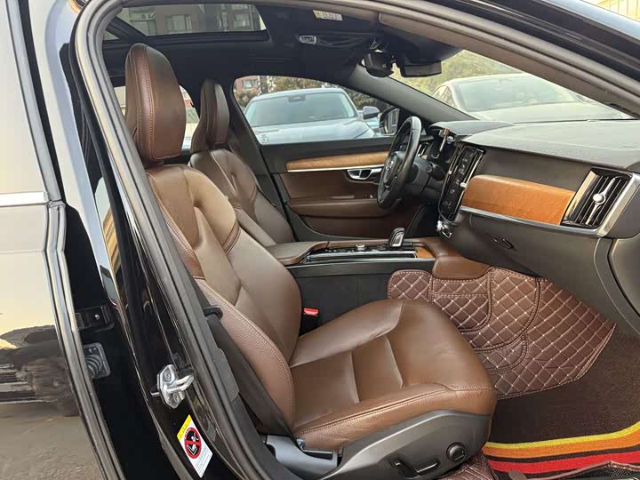 Фото 8 - Volvo S90