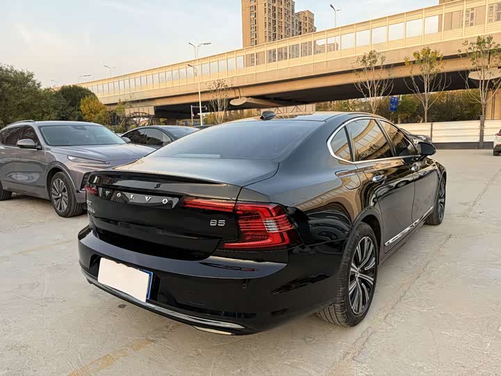 Фото 9 - Volvo S90