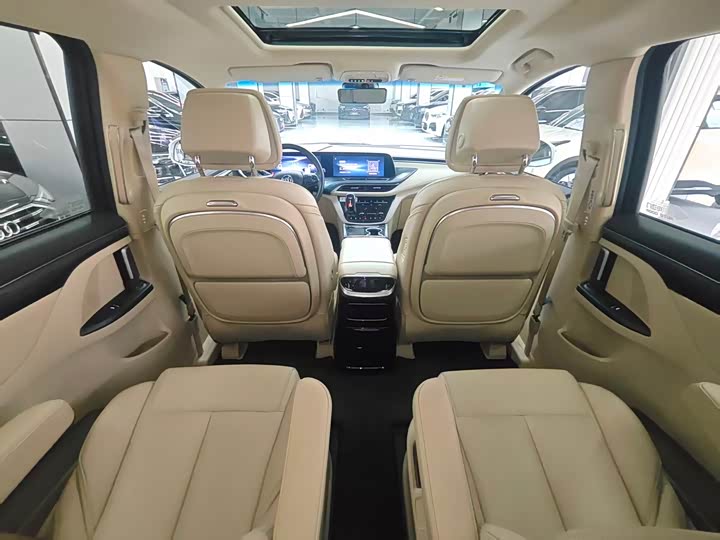 Фото 2 - Buick GL8 ES