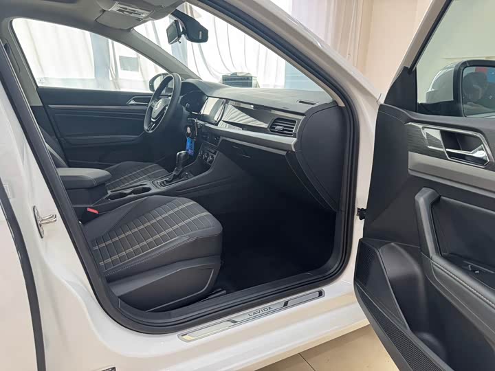 Фото 10 - Volkswagen Lavida