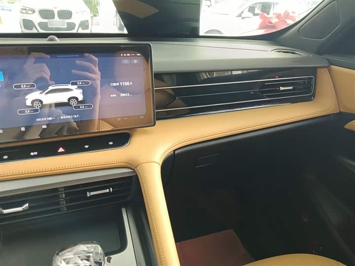 Фото 10 - Roewe RX5 Hybrid