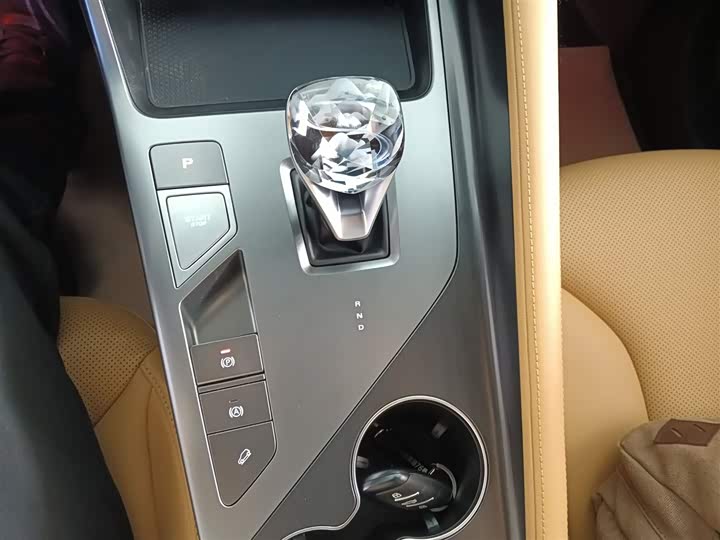 Фото 14 - Roewe RX5 Hybrid