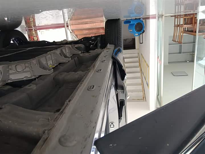 Фото 21 - Roewe RX5 Hybrid