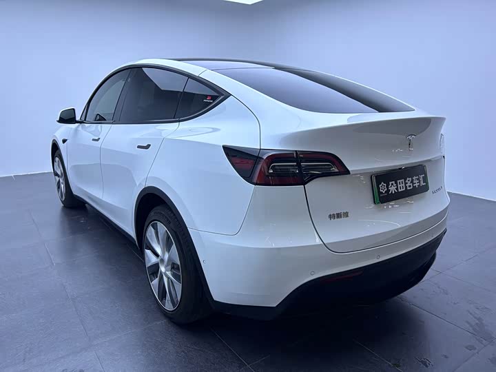 Фото 10 - Tesla Model Y