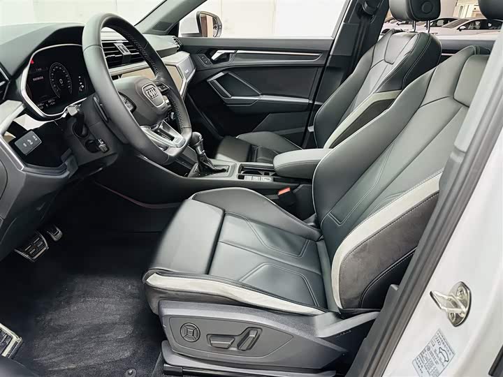 Фото 11 - Audi Q3