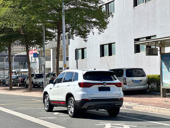 Фото 10 - Changan CS75