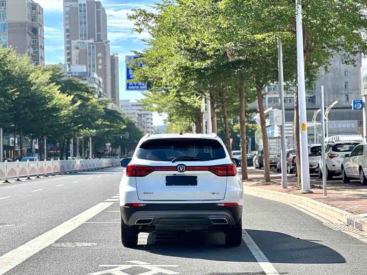 Фото 11 - Changan CS75