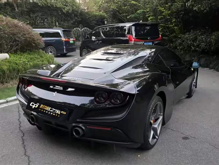 Фото 2 - Ferrari F8