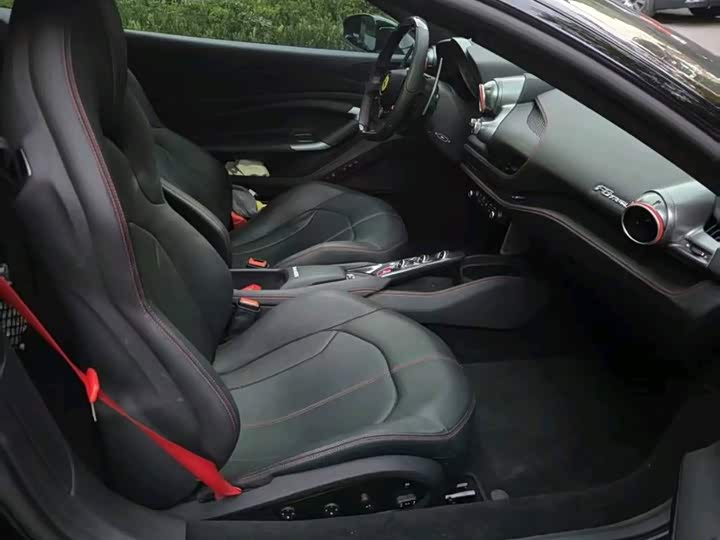 Фото 4 - Ferrari F8