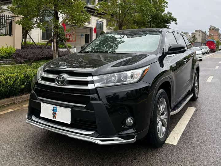 Фото 1 - Toyota Highlander