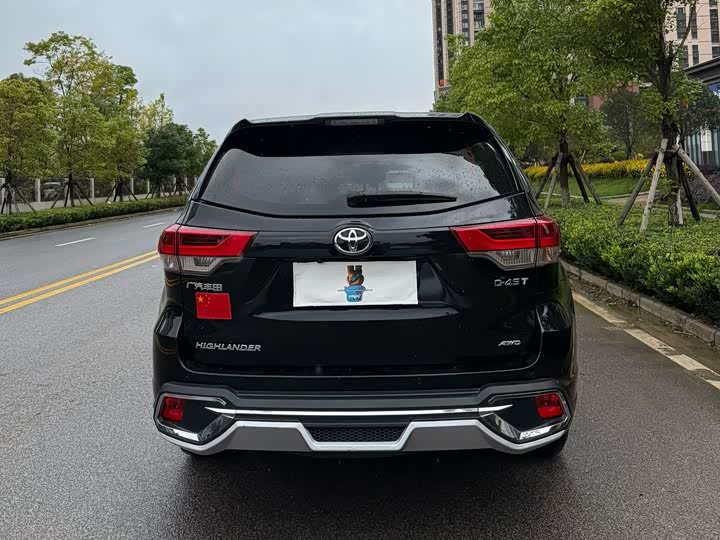 Фото 4 - Toyota Highlander