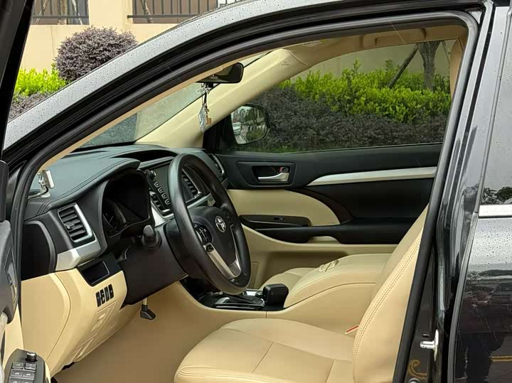 Фото 7 - Toyota Highlander