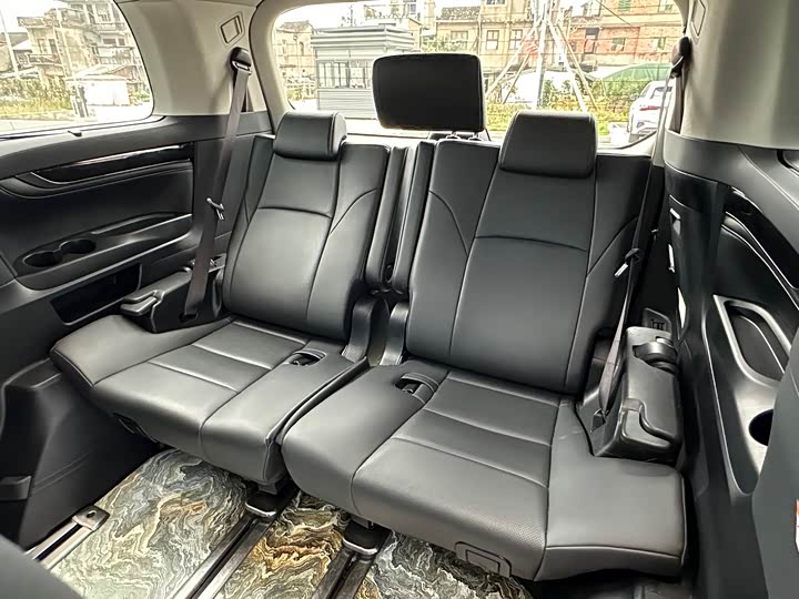 Фото 10 - Toyota Vellfire