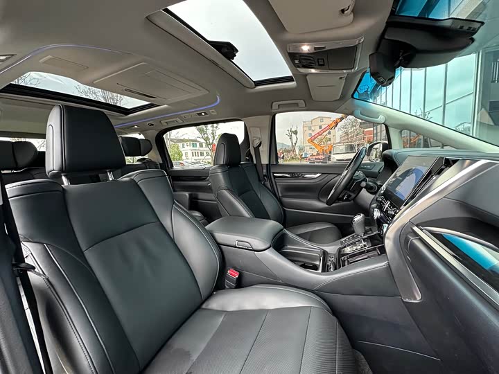 Фото 18 - Toyota Vellfire