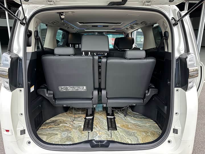 Фото 19 - Toyota Vellfire