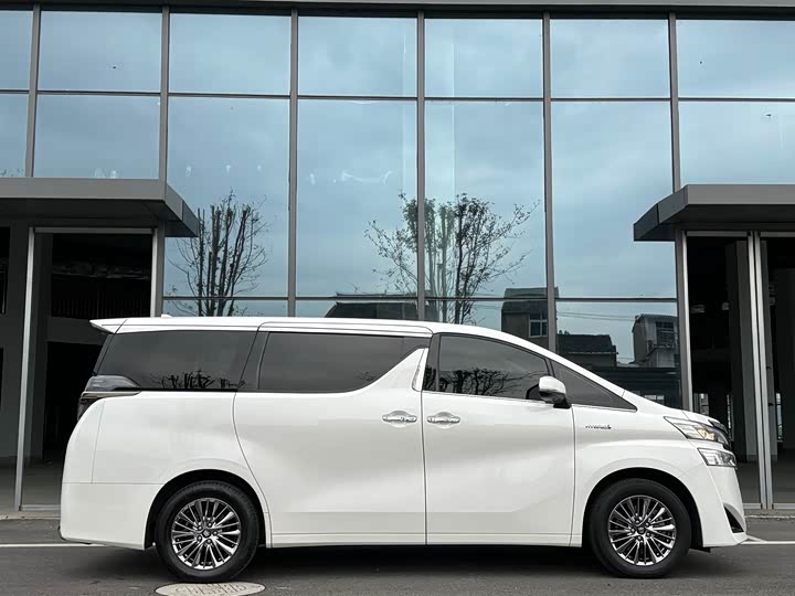 Фото 3 - Toyota Vellfire