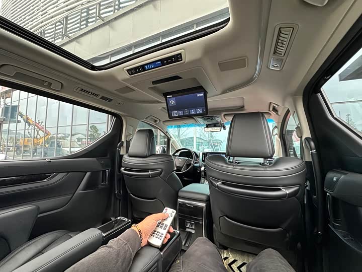 Фото 9 - Toyota Vellfire