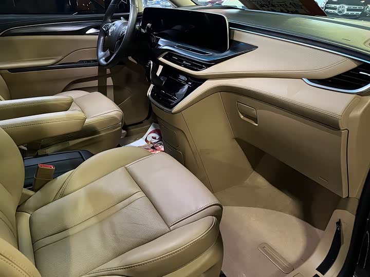 Фото 8 - Buick GL8 ES