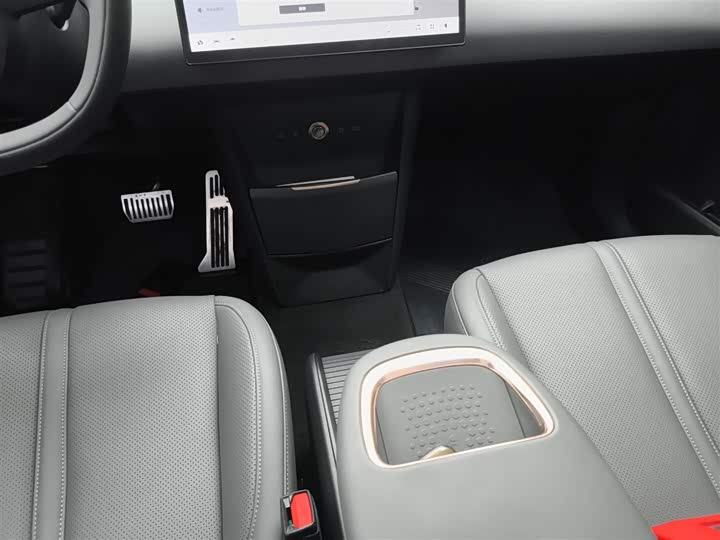 Фото 14 - Zeekr X