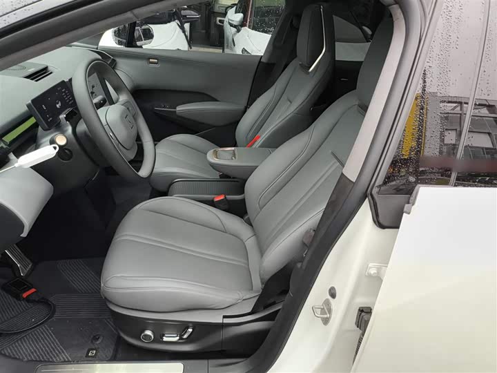 Фото 15 - Zeekr X