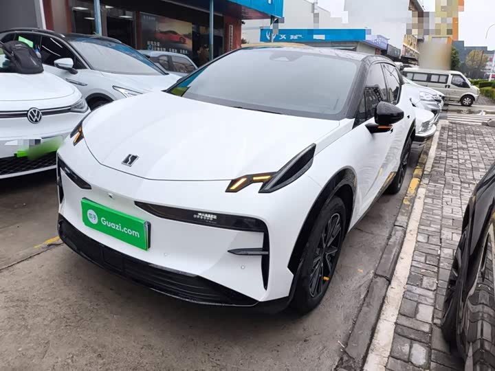 Фото 2 - Zeekr X