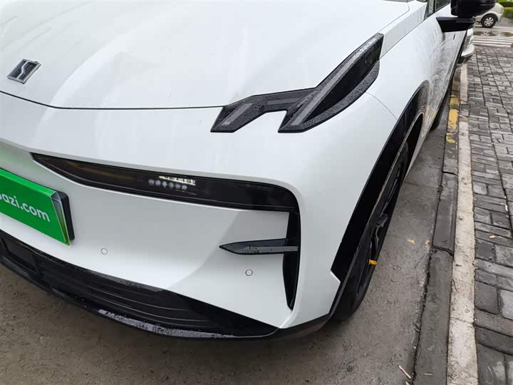 Фото 24 - Zeekr X