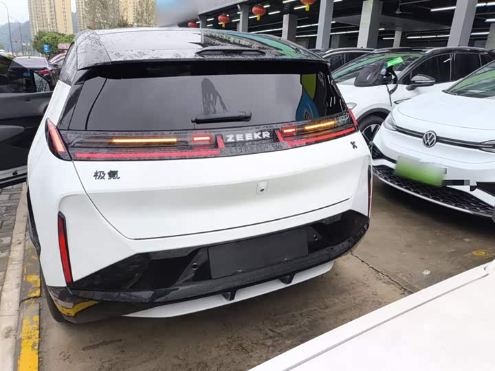 Фото 6 - Zeekr X