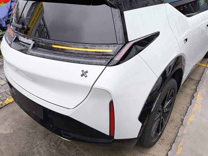 Фото 8 - Zeekr X